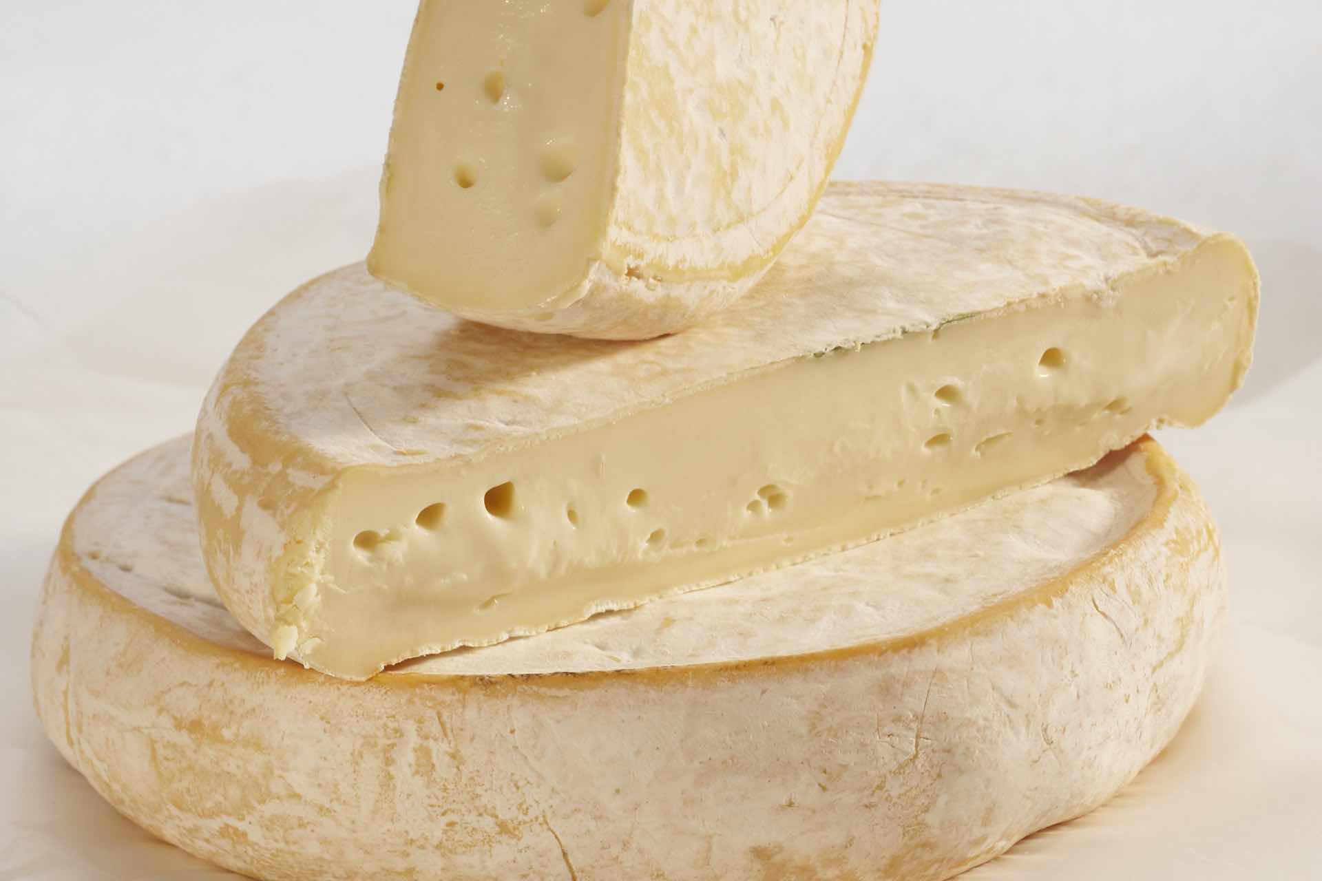 Reblochon fermier - cow cheese - アペロ ワインバー / オーガニックワインxフランス家庭料理 - 東京都港区南青山3-4-6 / apéro WINEBAR - vins et petits plats français - 2016 Reblochon fermier - cow cheese - アペロ ワインバー / オーガニックワインxフランス家庭料理 - 東京都港区南青山3-4-6 / apéro WINEBAR - vins et petits plats français - 2016