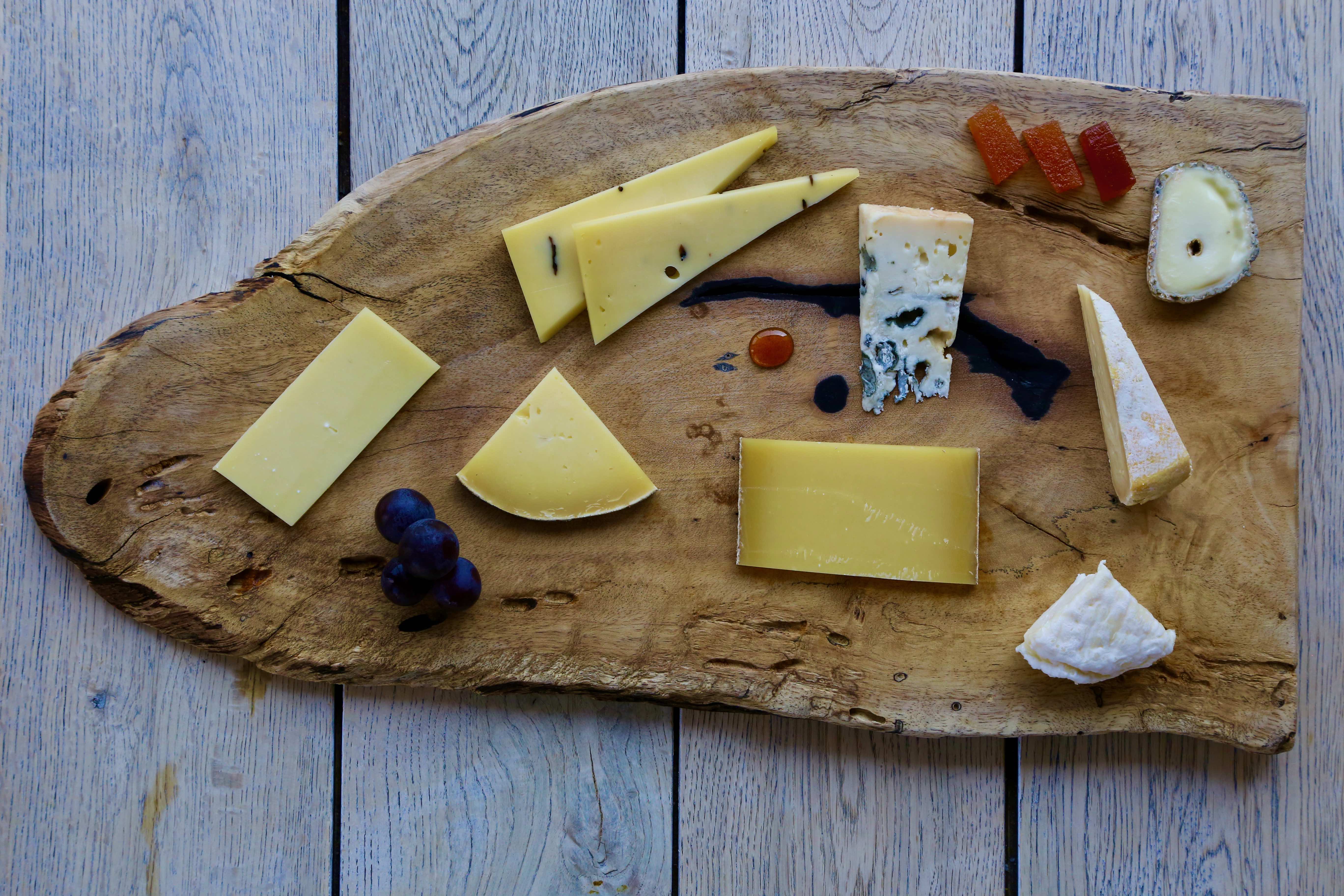 Assorted Cheese Plate, the Big one  (150g) - アペロ ワインバー / オーガニックワインxフランス家庭料理 - 東京都港区南青山3-4-6 / apéro WINEBAR - vins et petits plats français - 2016